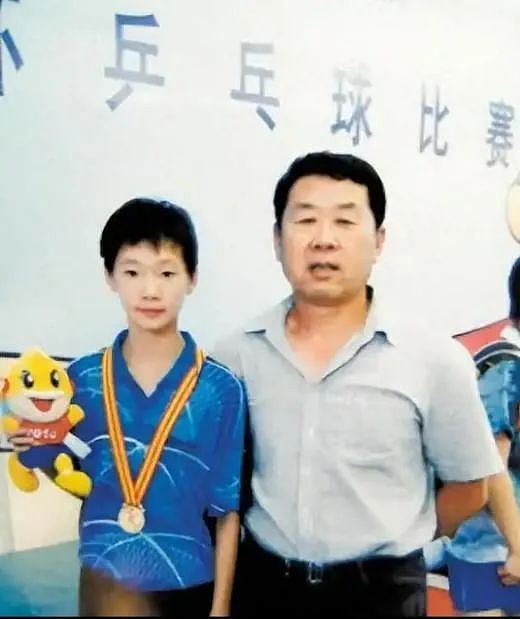 【情感】王曼昱背后的男人火了!靠卖肉夹馍供女儿打球,家才是她“不被打垮”的底气(组图) - 2