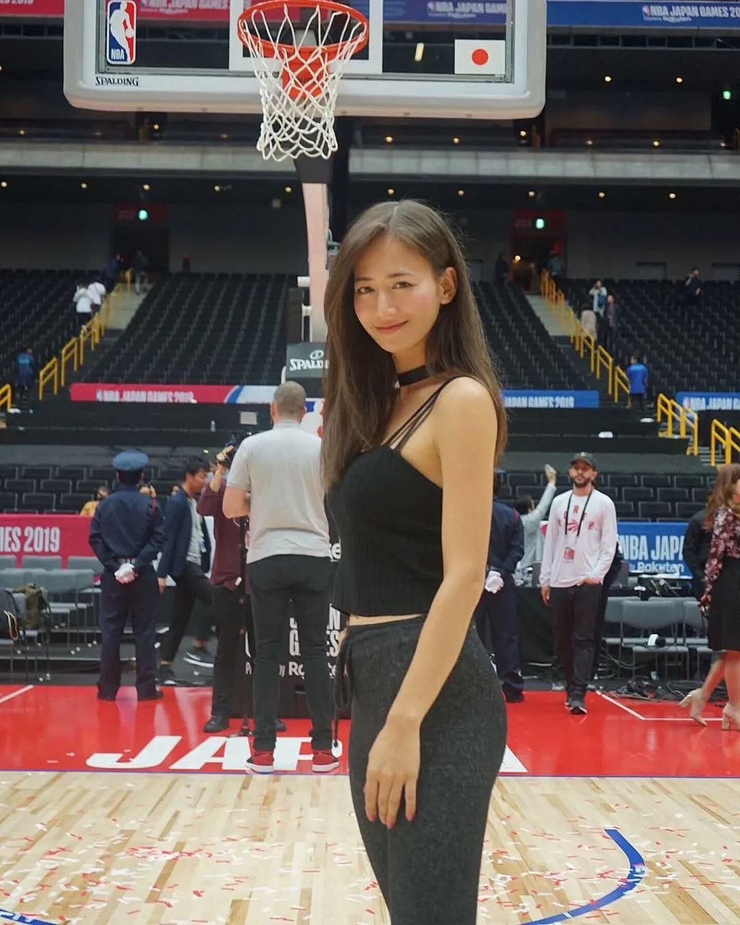【美女】NBA球场上最有料的女记者!还让不让人专心打球了?(组图) - 19