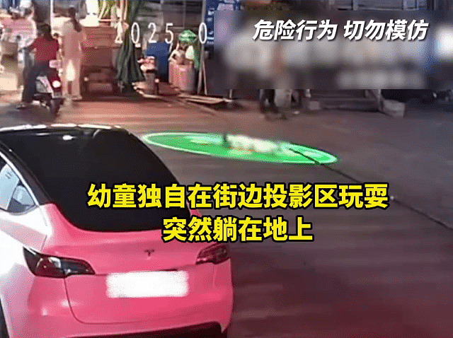 云南幼童躺马路被快递车辗毙监控画面曝！司机既内疚又感冤枉（视频/组图） - 3