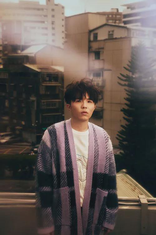 恭喜成功复出!因杀人而入狱、受伤成“玻璃人”、未婚生子拒负责、还承认自己是双性恋?(组图) - 52