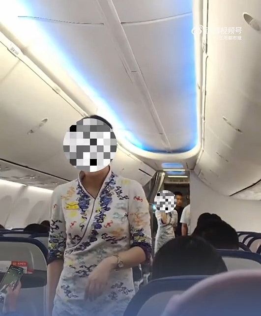 航班关舱门惊现2人上错机,海南航空回应,网民质疑机场管理混乱(组图) - 1