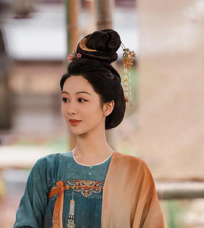分道扬镳7年，再看杨紫与秦俊杰如今境遇，才知什么叫“顶峰相见“（组图） - 2