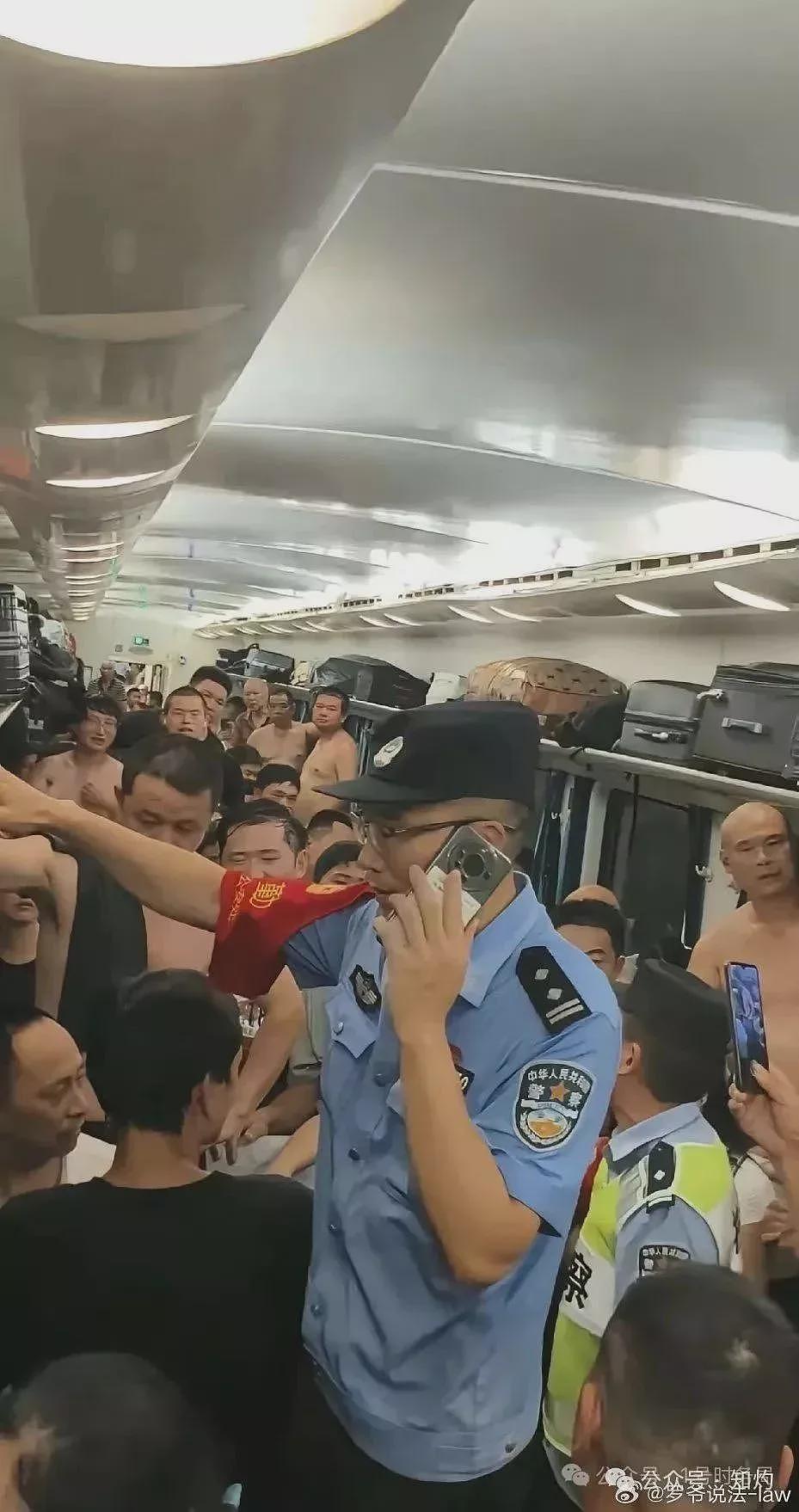 “砸窗事件”后，官方推出三篇文章：打倒破窗者（组图） - 2