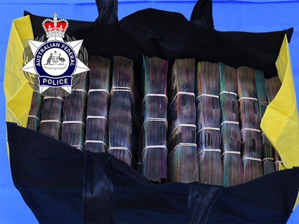 澳洲一男子带$110万现金坐飞机,却把钱丢在机场不要了!(组图) - 3