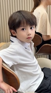 【爆笑】儿子刚出生时因为太帅在网上引起轰动,大家都说长大会变丑,没想到他现在长这样...(组图) - 3