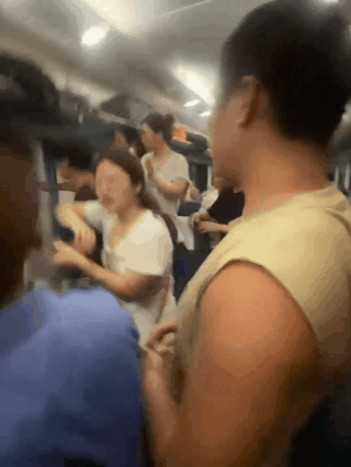 “砸窗事件”后，官方推出三篇文章：打倒破窗者（组图） - 1