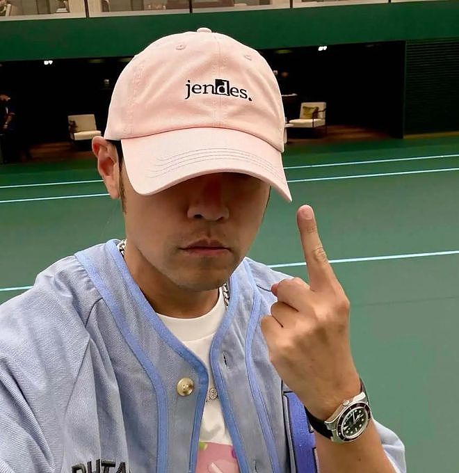 周杰伦怒喷网友“老子没时间”，被痛批素质差，本人连忙删除回复（组图） - 9
