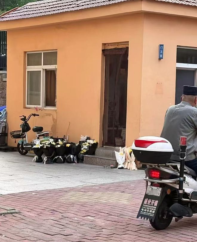 青岛大学回应“宿管大爷离世后装空调”:两者并无关联,之前既定计划(组图) - 5