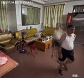 【爆笑】儿子刚出生时因为太帅在网上引起轰动,大家都说长大会变丑,没想到他现在长这样...(组图) - 12