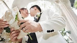 婚礼现场大屏惊现不雅图片,新人起诉,法院判了(图) - 1