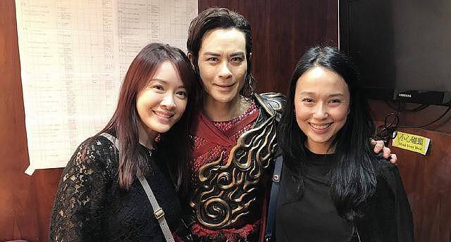 恭喜！53岁香港知名富二代宣布再婚，因与明星表哥关系亲近传绯闻（组图） - 9