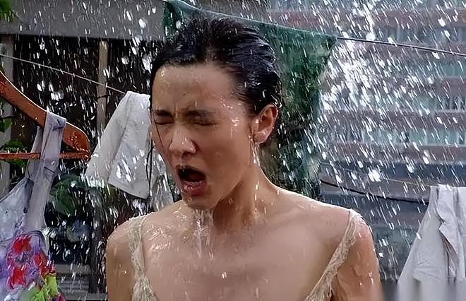 知三当三、陪睡上位、和五婚导演恋爱，宋佳的这些标签哪个是真的（组图） - 9