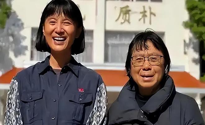知三当三、陪睡上位、和五婚导演恋爱，宋佳的这些标签哪个是真的（组图） - 18