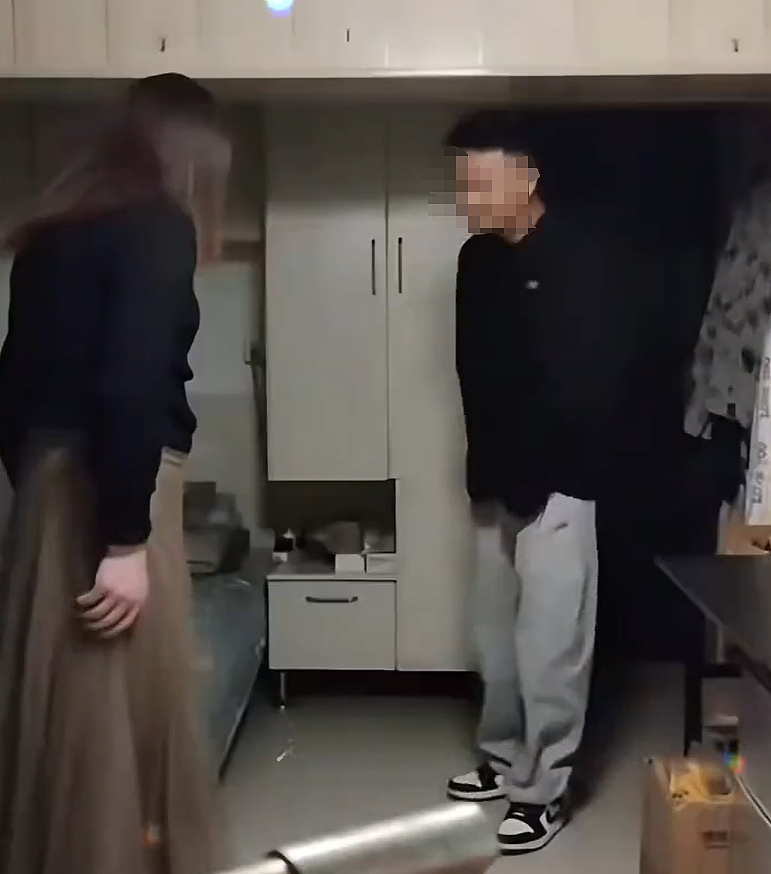 南京警方通报“红老头”案最新进展，律师：嫌犯公开其他涉案人面部还可能涉嫌侮辱罪（组图） - 2