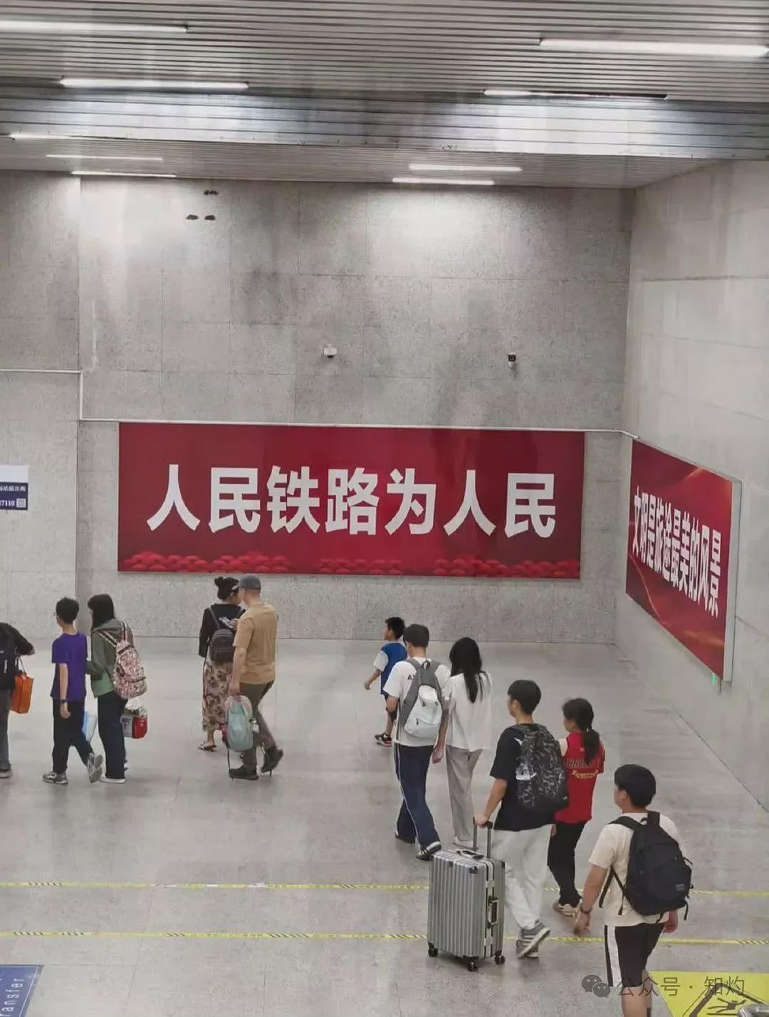 “砸窗事件”后，官方推出三篇文章：打倒破窗者（组图） - 9
