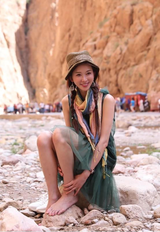 林志玲3岁儿子身高惊人，老公空手让老婆背大包，志玲被“日化”（组图） - 1