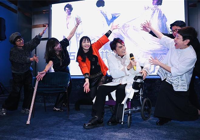 92岁歌王因肺炎感染后离世，遗憾无法见妹妹最后一面（组图） - 5