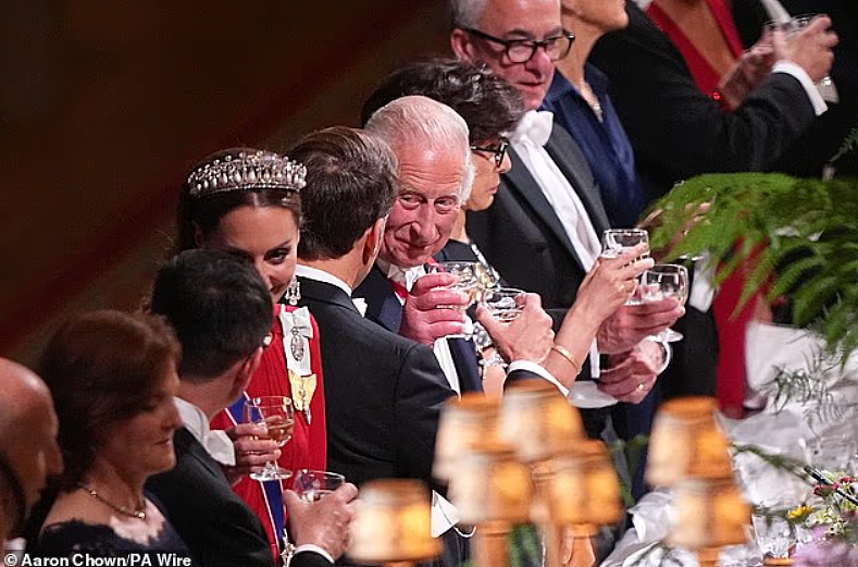 凯特才是英法国宴主角！公主卷发迷倒马克龙，法国总统对威尔士王妃偷抛媚眼，根本无法移开视线（组图） - 7