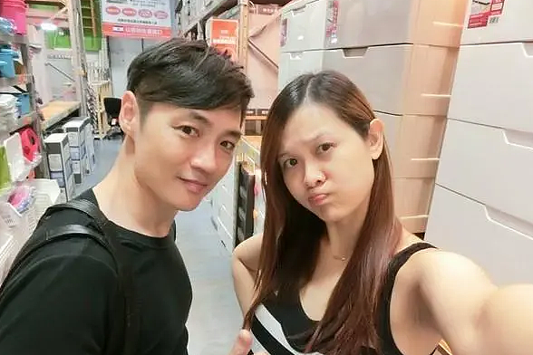 恭喜终于离婚！被老公骑身上家暴，心灰意冷转头爱女？（组图） - 32
