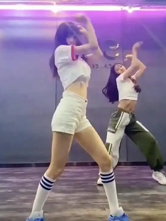 李小璐二胎风波升级!蛛丝马迹被扒,和贾乃亮复婚传闻才真相大白(组图) - 39