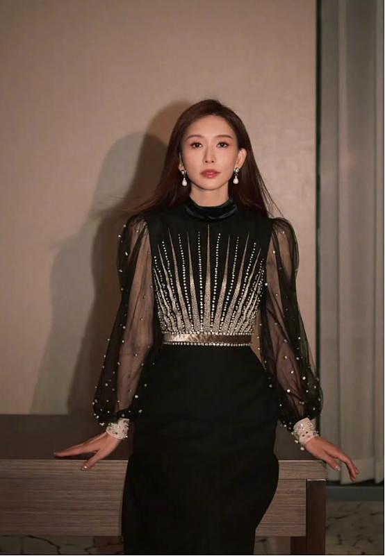 林志玲3岁儿子身高惊人，老公空手让老婆背大包，志玲被“日化”（组图） - 6