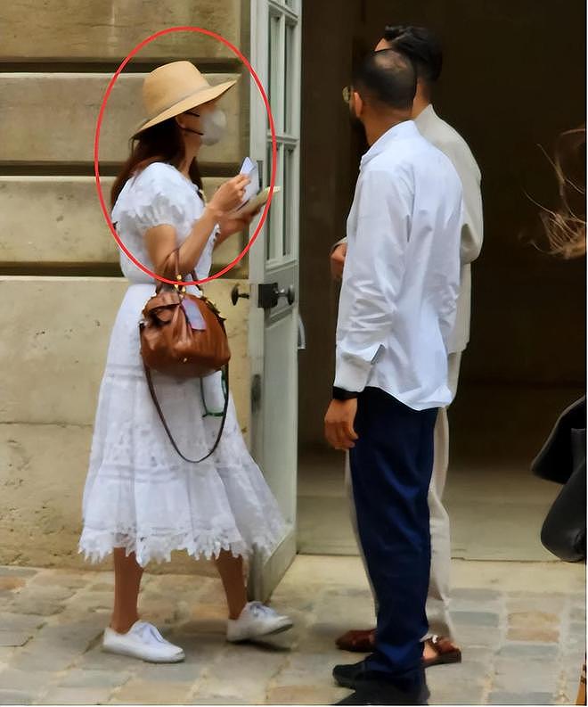 林志玲3岁儿子身高惊人，老公空手让老婆背大包，志玲被“日化”（组图） - 11