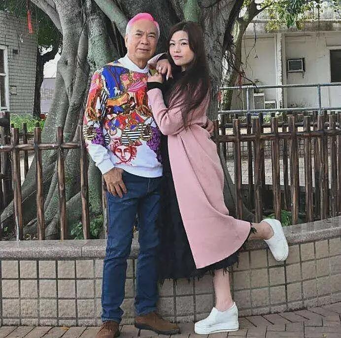 74岁港星接小女友出狱老泪纵横，女方坐牢2年吃胖了一圈（组图） - 7