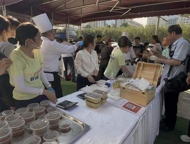 郑州五星级酒店摆地摊1天进账3万，杭州也有酒店开始了（组图） - 2