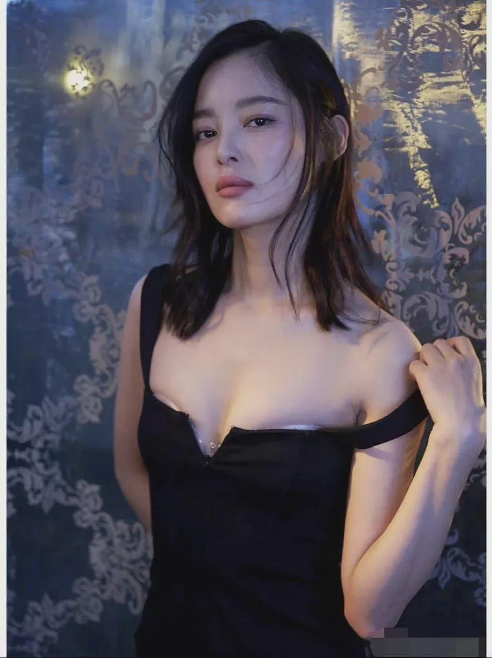 辛芷蕾出发巴黎高定周微笑妩媚，又纯又欲性感火辣（组图） - 11