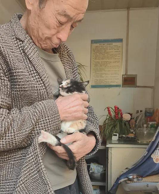 感动全校的宿管大爷猝死后,更荒诞的事情发生了(组图) - 5