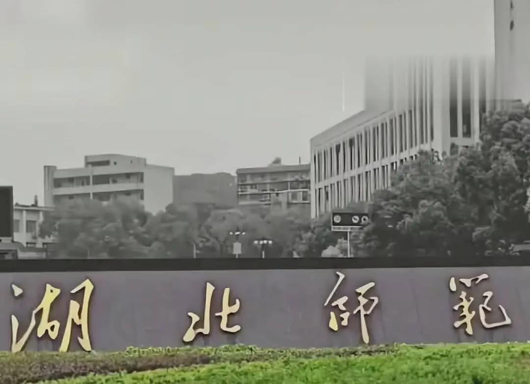 警方通报大三女生和男友双双坠亡，女生曾求助，学校被曝强制走读（组图） - 3