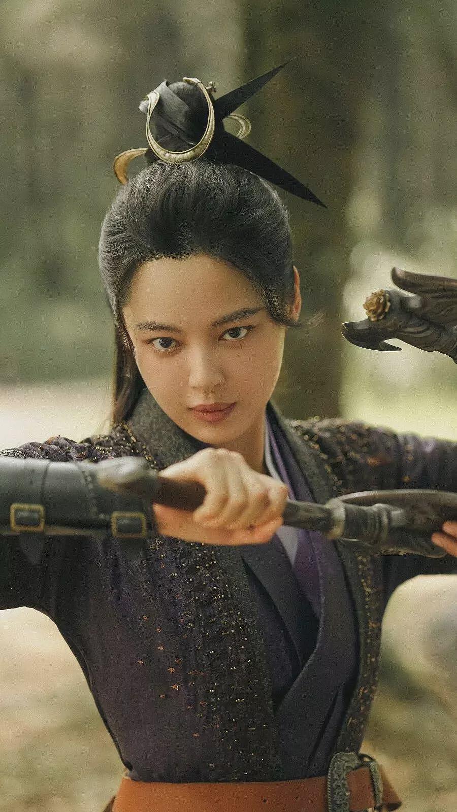 辛芷蕾出发巴黎高定周微笑妩媚，又纯又欲性感火辣（组图） - 5
