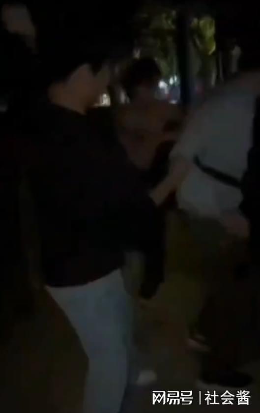 郑州发生仇恨暴力事件！未成年施暴者伪装成gay，把人约出后用棍棒暴打（视频/组图） - 11