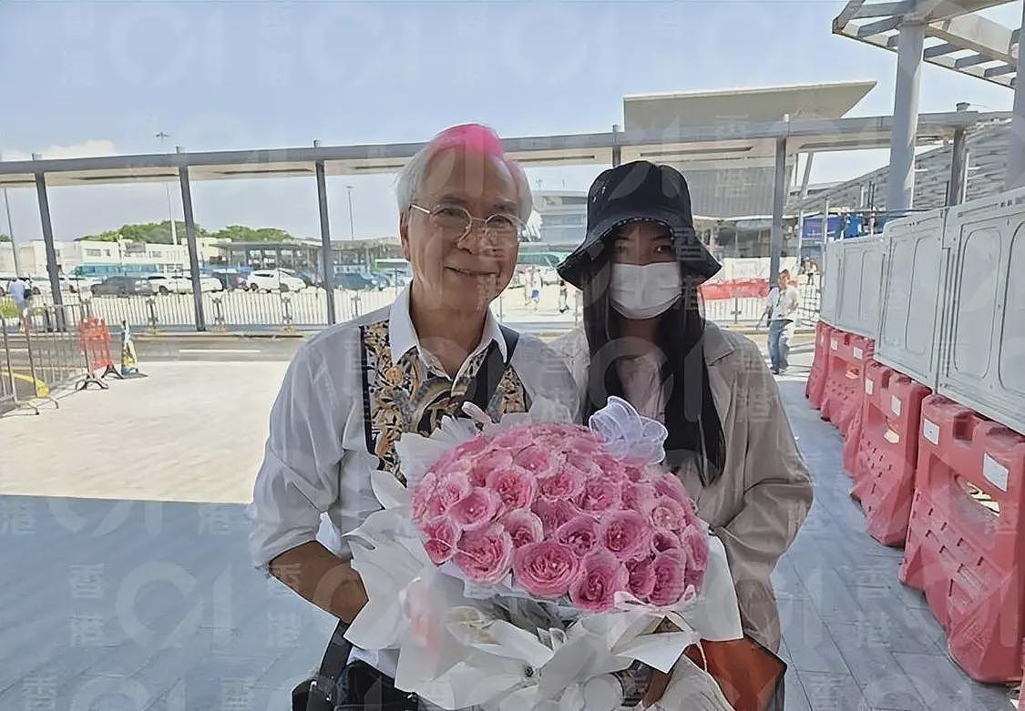 74岁港星接小女友出狱老泪纵横，女方坐牢2年吃胖了一圈（组图） - 3