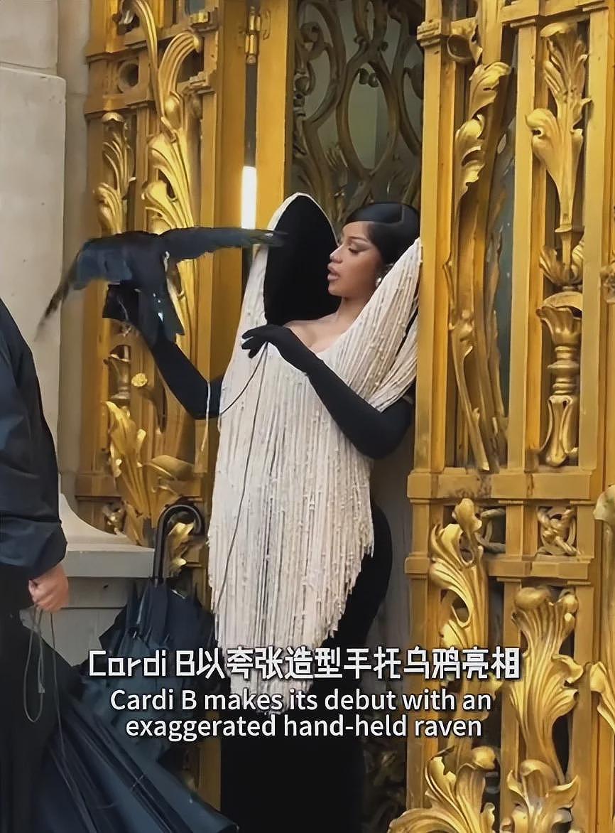 这跟不穿有啥区别？巴黎高定“敢穿”女星：卡姐、杨颖、吴千语（组图） - 3