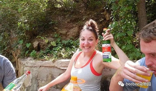 这帮老外喝白酒比中国人还玩得溜（组图） - 2