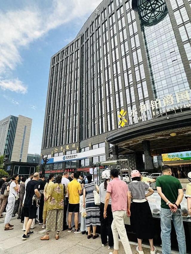 郑州五星级酒店摆地摊1天进账3万，杭州也有酒店开始了（组图） - 1
