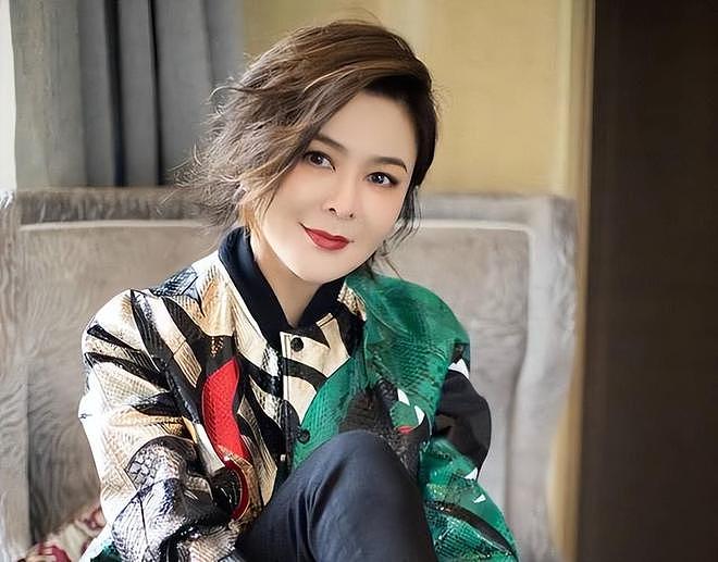 住上亿豪宅，经历5段情史，始终无儿无女，63岁的关之琳后悔了吗（组图） - 14