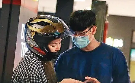 恭喜终于离婚！被老公骑身上家暴，心灰意冷转头爱女？（组图） - 24