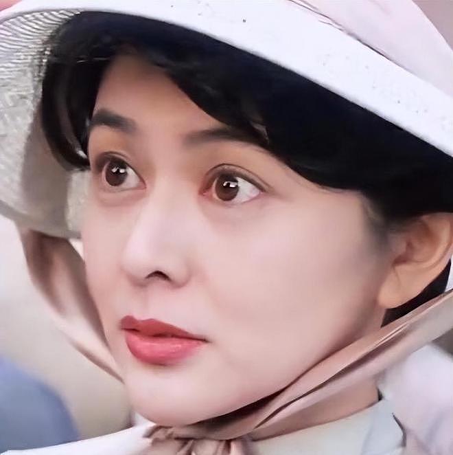 住上亿豪宅，经历5段情史，始终无儿无女，63岁的关之琳后悔了吗（组图） - 1
