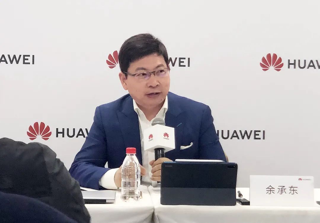 余承东否认“开车睡觉”:当时在低头看手机,已“自首”交罚款,被扣了3分,是第一次进公安局(视频/组图) - 1