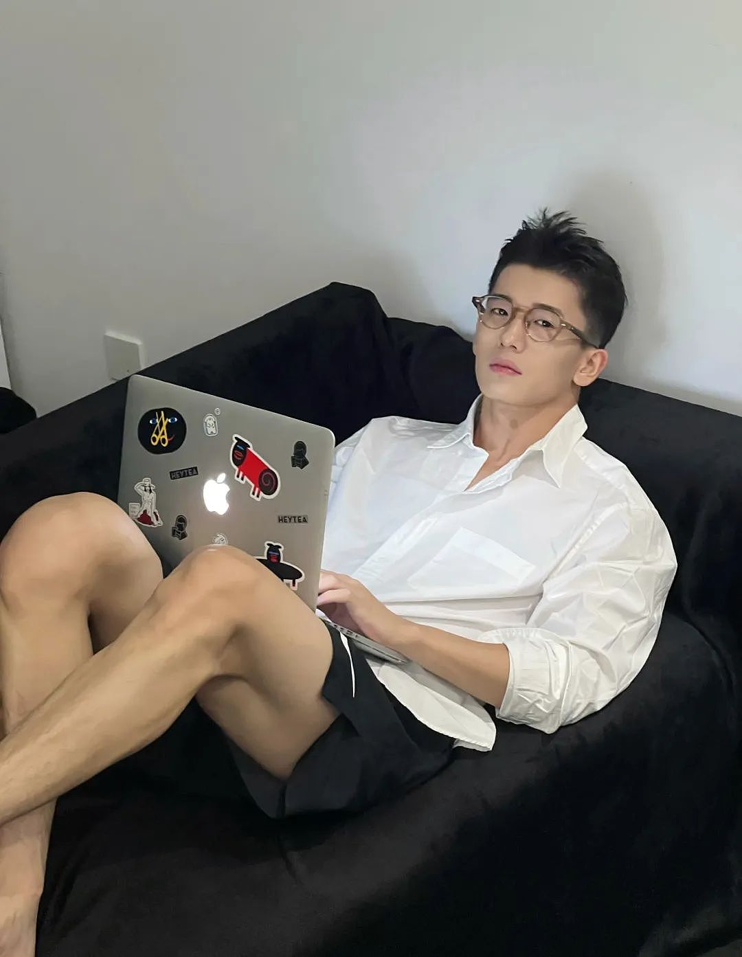【帅哥】29岁浙江长腿健身细狗,室友视角的斯文眼镜禁欲系,想和他成为室友吗?(组图) - 7