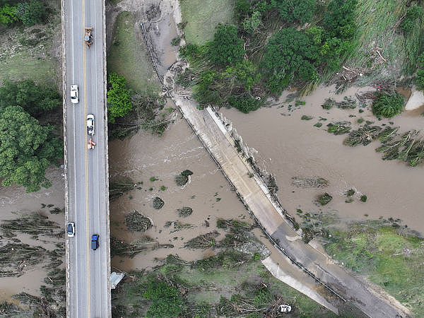 河水暴涨至600cm！德州山洪180人失踪，109死1/3为孩童（视频/组图） - 3