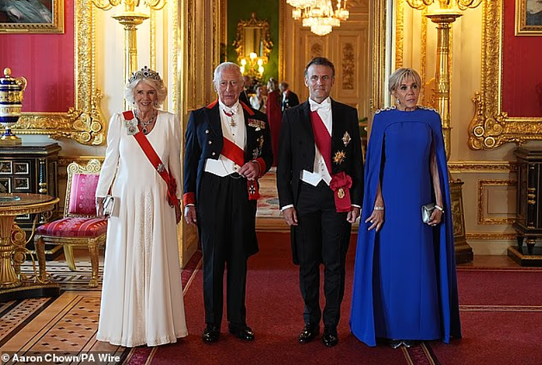 凯特才是英法国宴主角！公主卷发迷倒马克龙，法国总统对威尔士王妃偷抛媚眼，根本无法移开视线（组图） - 1