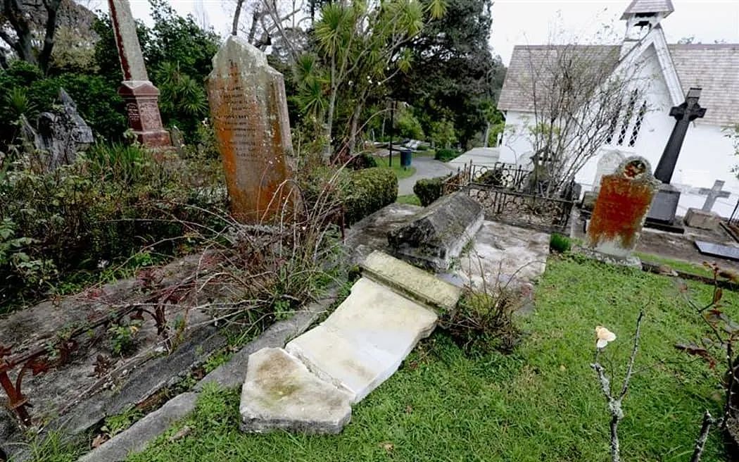新西兰一地连续90次地震！火山活动需警惕；死负鼠泡饮用蓄水池，民众喝11天才告知；全国最古老墓地遭恶意破坏（组图） - 6