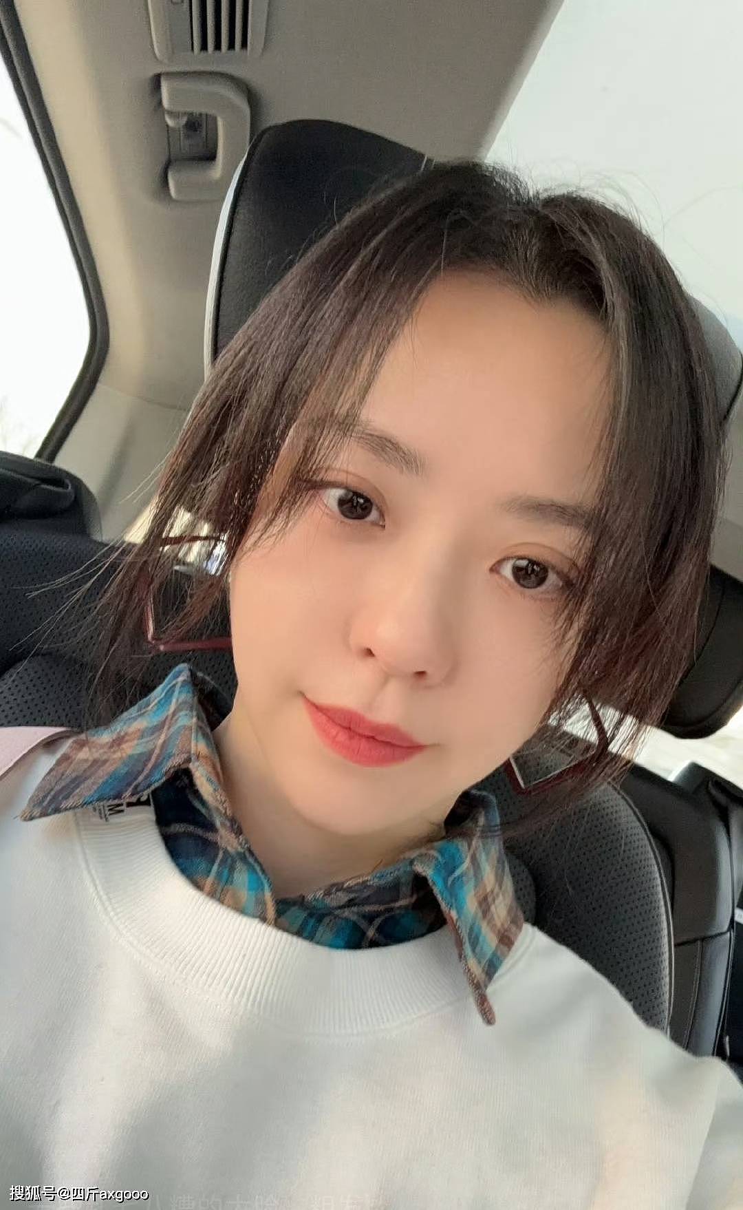 张靓颖“网红化”？演唱会妆造性感被批俗气，网友质疑像夜店风（组图） - 12