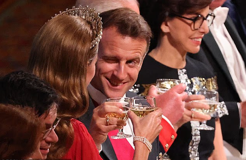 凯特才是英法国宴主角！公主卷发迷倒马克龙，法国总统对威尔士王妃偷抛媚眼，根本无法移开视线（组图） - 21