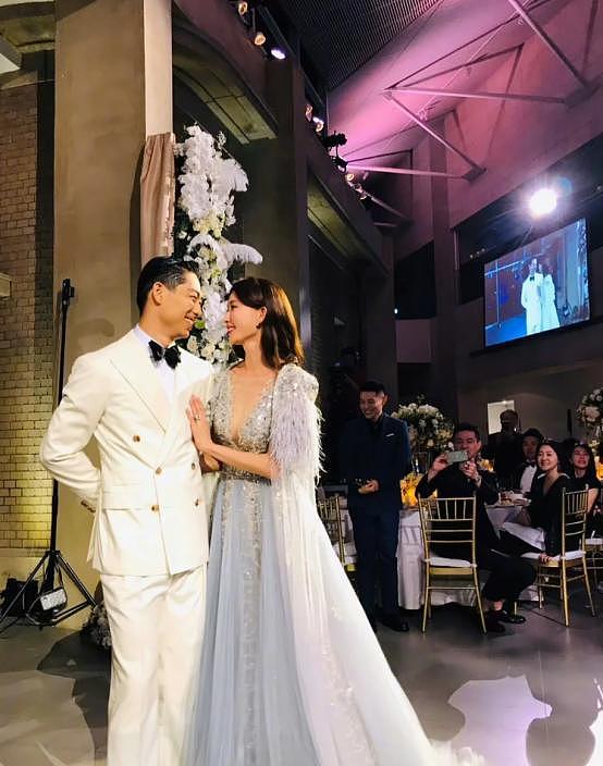 林志玲3岁儿子身高惊人，老公空手让老婆背大包，志玲被“日化”（组图） - 13