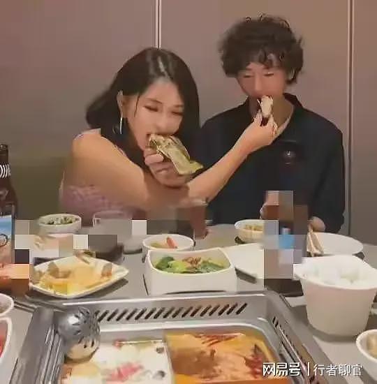 庞麦郎官宣成为龚玥菲女儿干爹!老家办酒席庆祝,给乡亲们发红包(组图) - 7