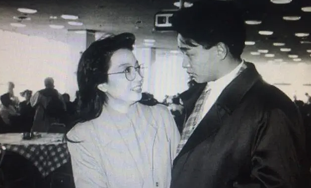 宣布终生单身！当面怼“赌王”、被刘德华下跪致敬，受情伤放弃婚姻？（组图） - 16